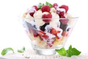 Frukt med yoghurt og havre