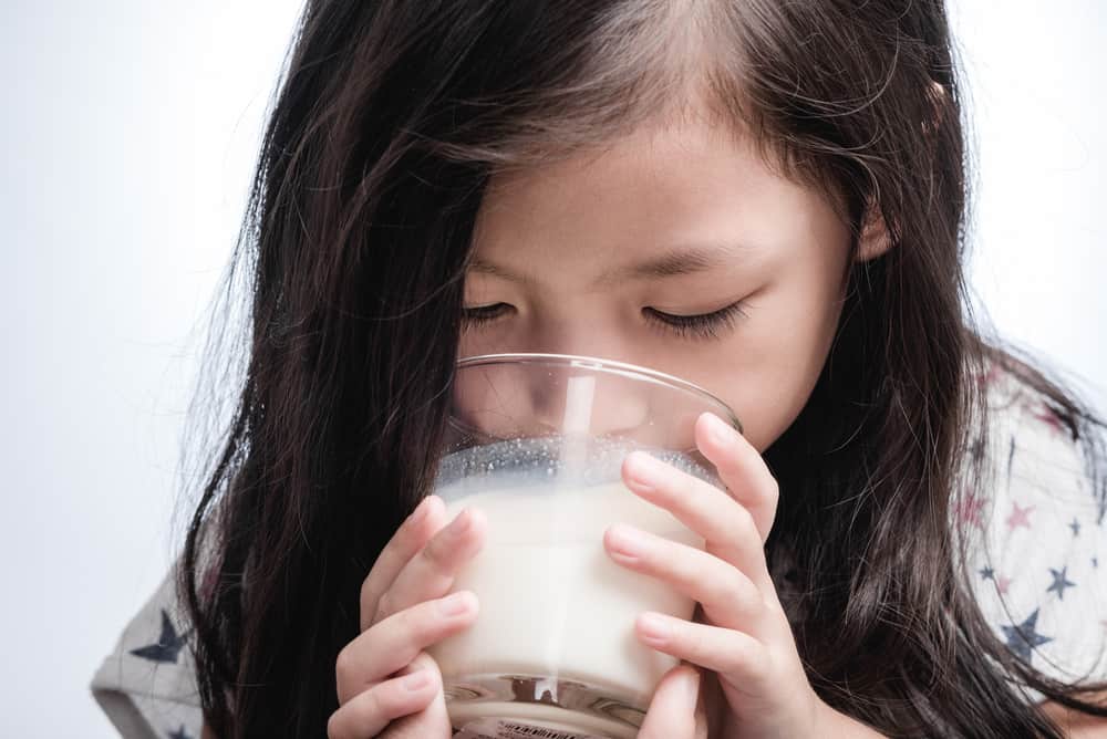 fordelene med å drikke melk før du går til sengs