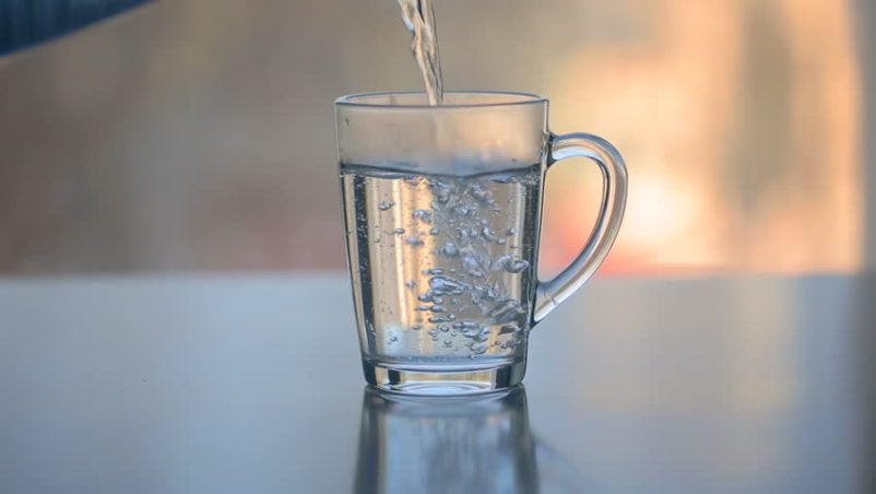fordelene ved å drikke varmt vann
