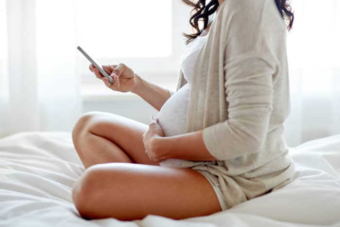 spiller mobiltelefoner mens de er gravid